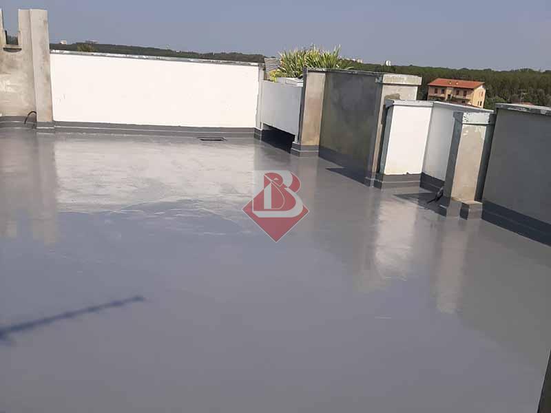 Impermeabilizzazione di terrazzo con poliurea a Modena per protezione contro piogge primaverili e infiltrazioni d’acqua.